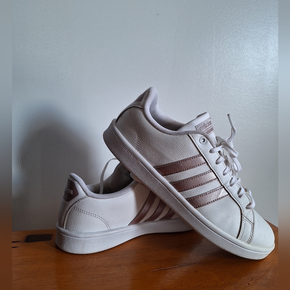 ADIDAS Cloudfoam Classic Sneakers in White with Rose Gold Stripes Size 9